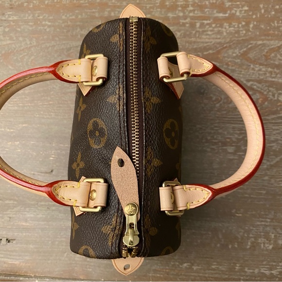 LOUIS VUITTON Mini Speedy w Strap - Picture 8 of 13